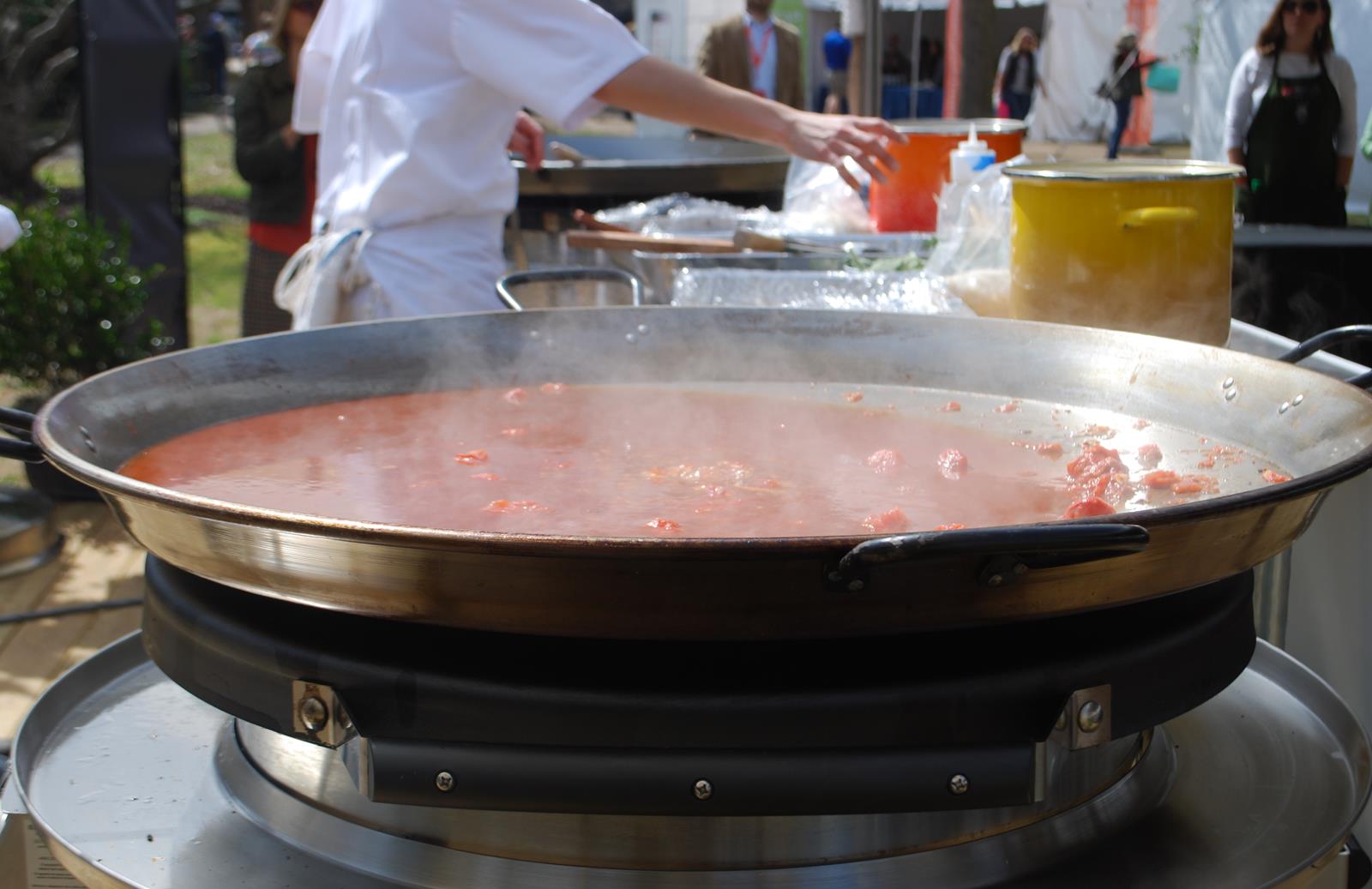 Paella cooking on the Evo Grill outdoorLUX