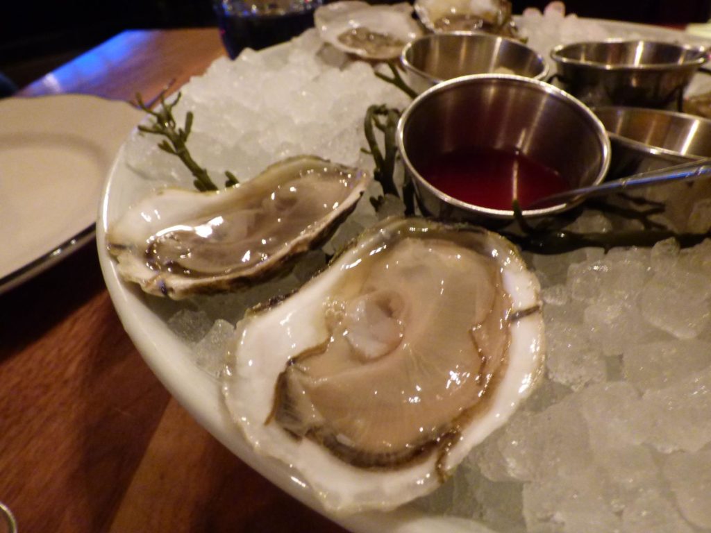 where to eat local oysters in charleston sc